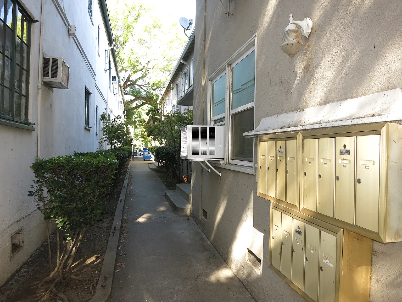 2 bed, 950 sqft, $1,995 — Photo 2