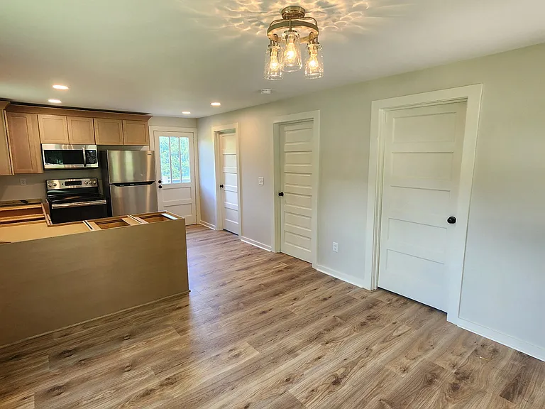 291 Walker St — Photo 12