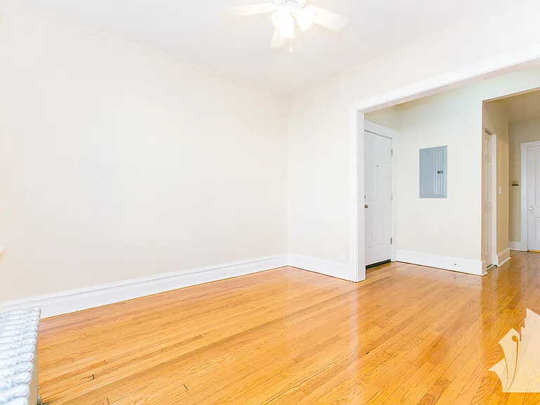 1609 W Berteau Ave — Photo 4