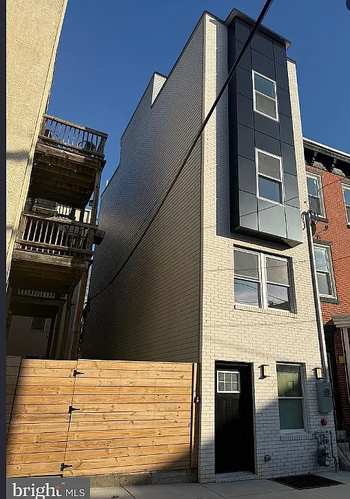 4 bed, 2365 sqft, $3,400 — Photo 1