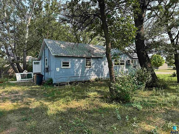 2nd image of 602 E 1st St