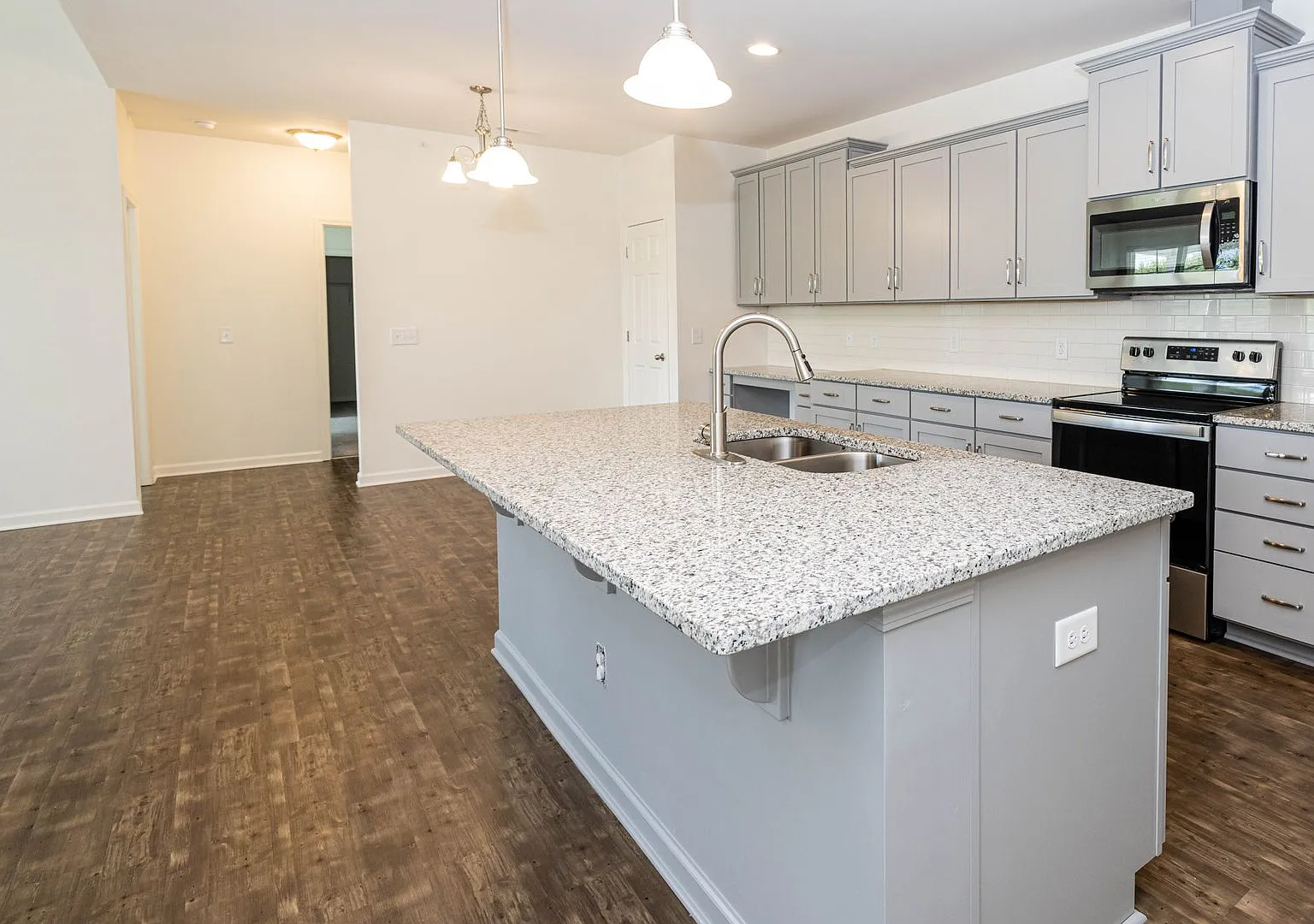 Raintree Townhomes 5 Units — Photo 4