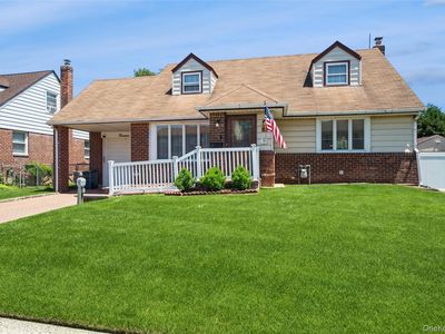 14 Cary Road, New Hyde Park, NY, 11040