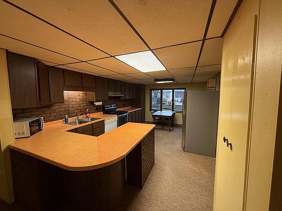 2nd image of 1008 Parkway BOULEVARD