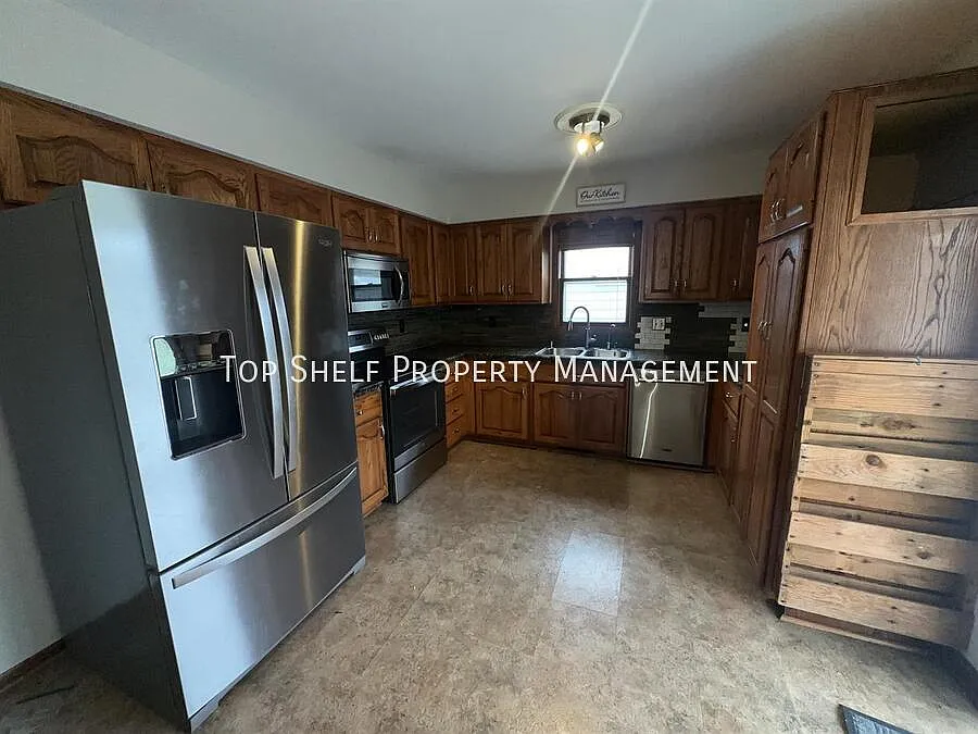 4 bed, 1510 sqft, $2,195 — Photo 3