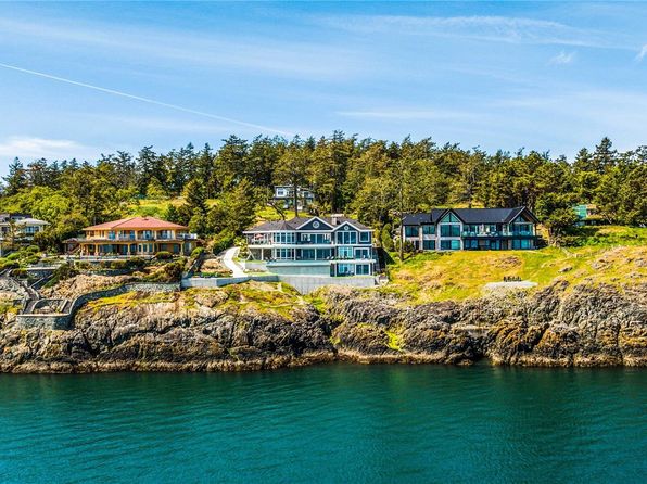 4585 Leyns Rd, Saanich, BC V8N 3A1