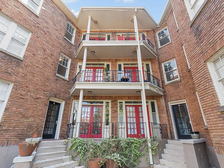 Elmhardt Apartments — Photo 24