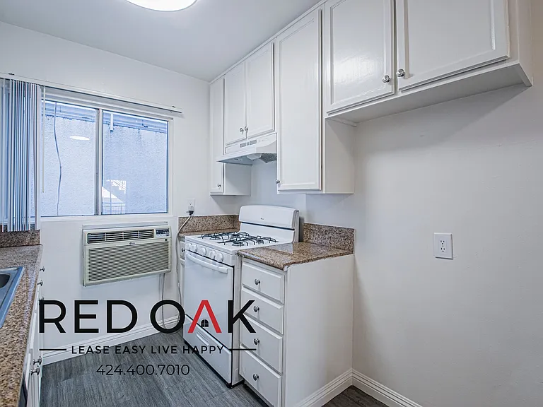 6066 Franklin Ave #6 — Photo 9