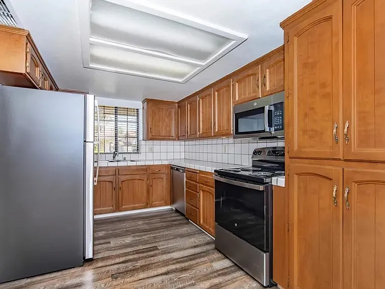 7178 N Jackson Ave — Photo 18