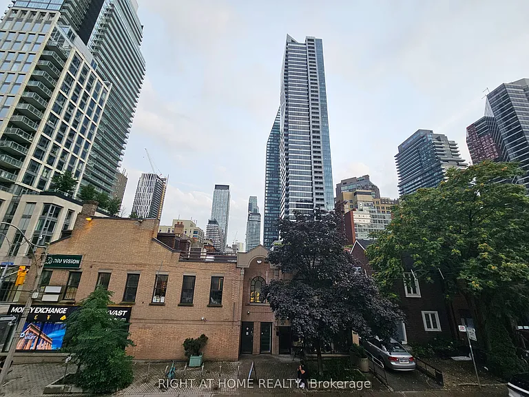 648A Yonge St #203 — Photo 19