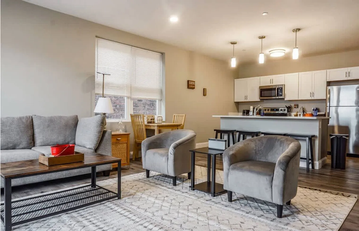 1 bed, 1.0 bath, 678 sqft, $4,250 — Photo 3