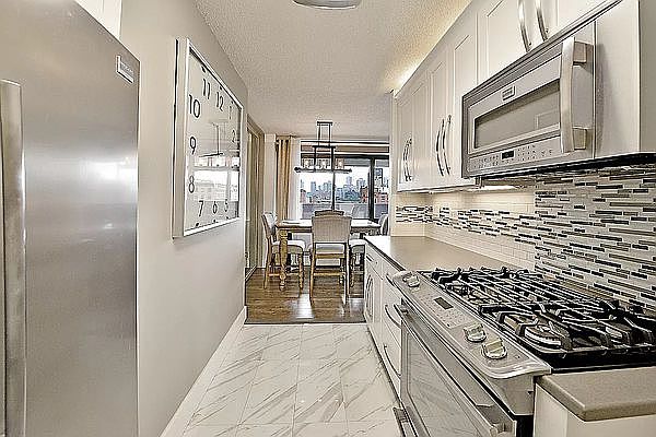 1st image of 299 Pearl St APT 4B