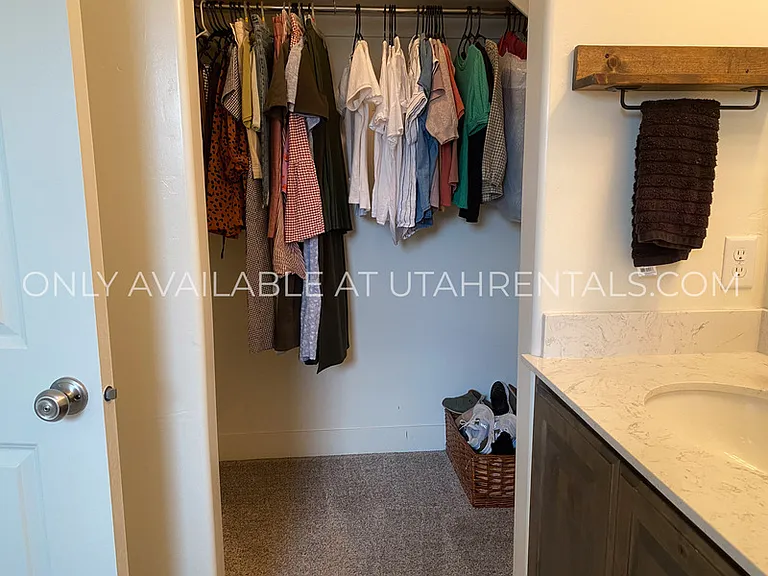 345 W Park View Ln — Photo 14