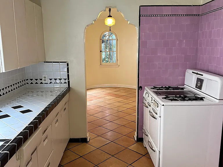 1220 S Sherbourne Dr — Photo 13