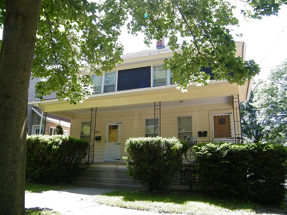 136 Linn St