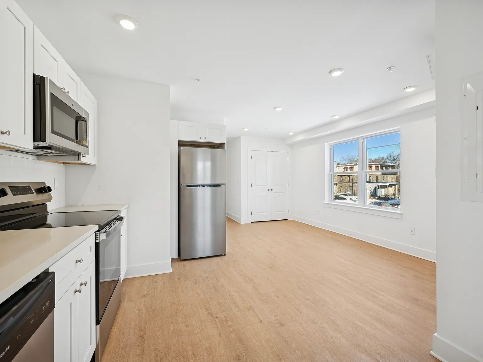 2 bed, 800 sqft, $1,565 — Photo 3