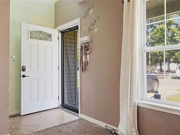 4th image of 724 Kings Ridge Dr