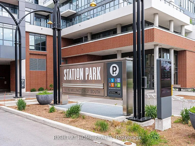 15 Wellington St S #301 — Photo 33