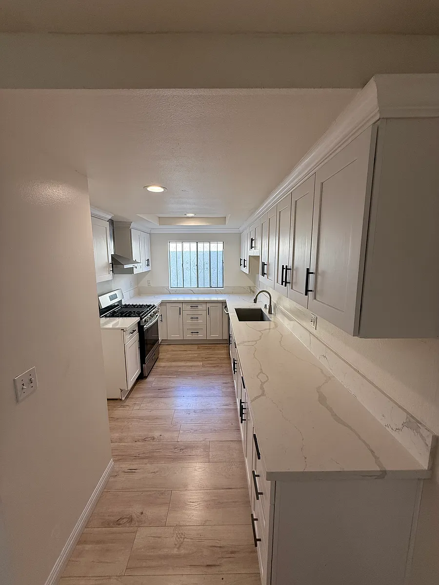 Building Photo - 1215 Orizaba Ave #2