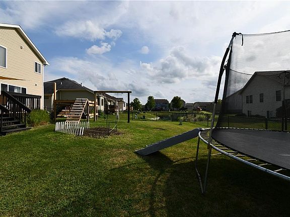 4th image of 2140 SE Florence Dr