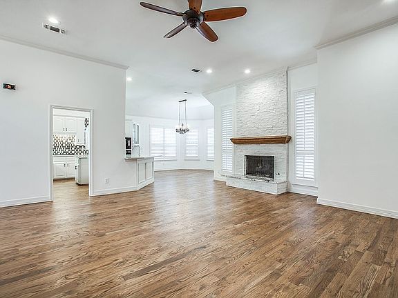 4th image of 5931 La Cumbre Dr