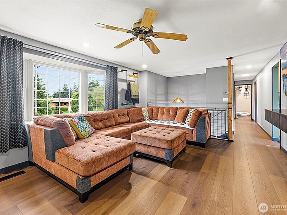 5th image of 21520 36th Avenue Ct E
