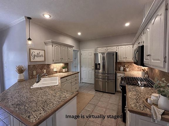 3rd image of 881 Copperfield Cir