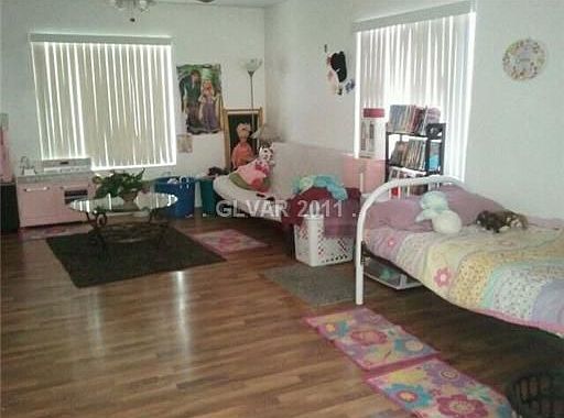 4th image of 9418 Island Dawn St