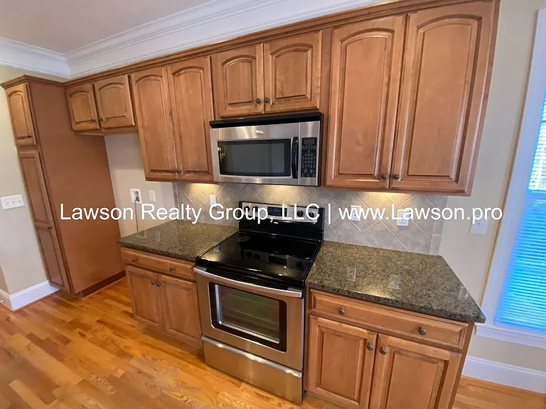 3800 Greenway Dr SW — Photo 12