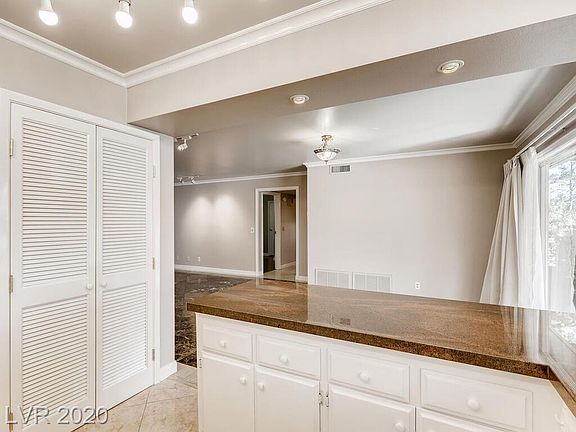 5th image of 3205 Pinehurst Dr APT A