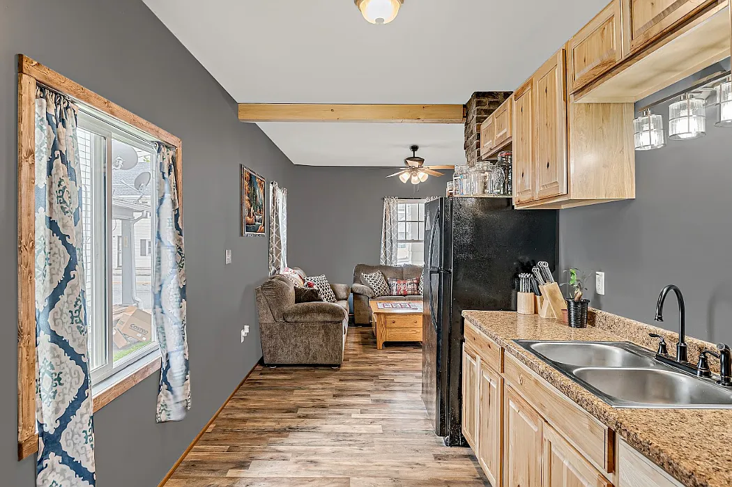 2 bed, 780 sqft, $1,300 — Photo 4
