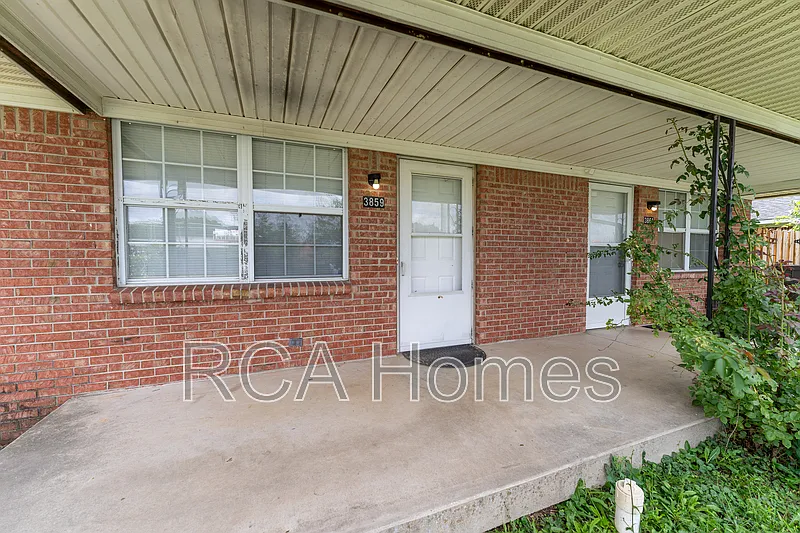 2 bed, 1.0 bath, $1,200 — Photo 2