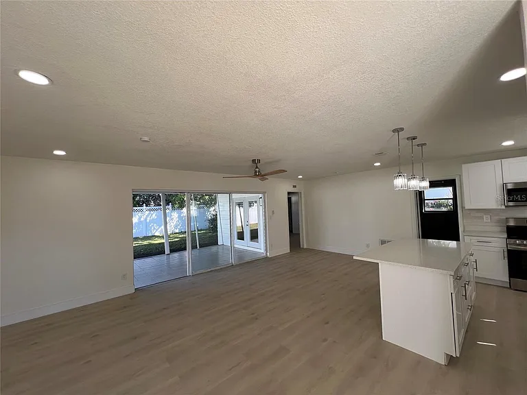 2502 Tropical Shores Dr SE — Photo 7