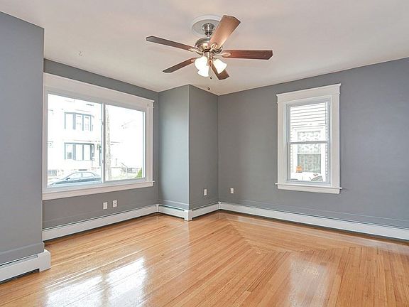 3rd image of 949 Locust St