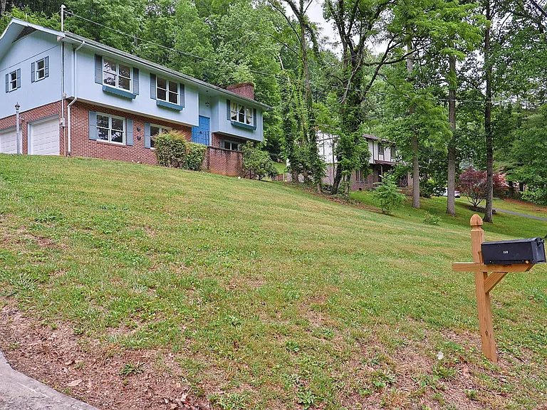 205 Tamassee Dr — Photo 32