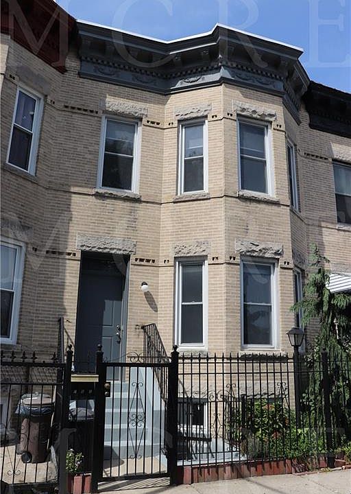 1st image of 162 E 22nd St