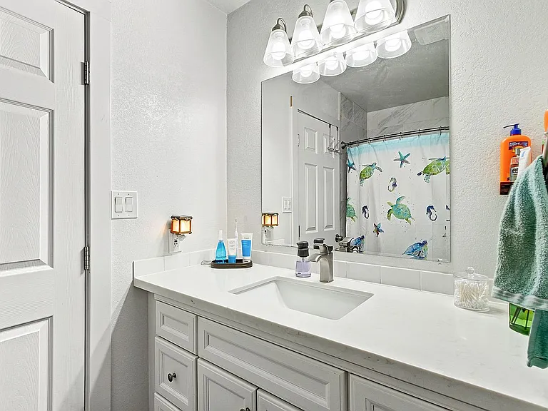 7001 Lynnetree Way — Photo 27