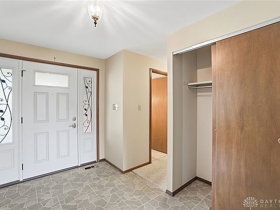4th image of 742 Greenview Dr