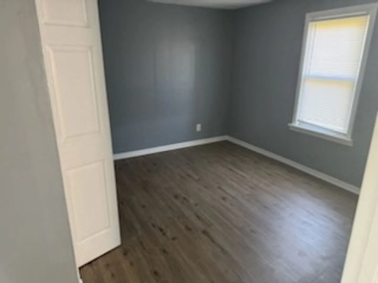Lovely 3 Bedroom Tri-Level Home with Garage! — Photo 3