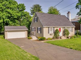 4 Richmond Rd, West Hartford, CT 06117