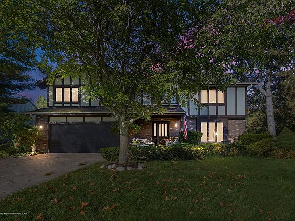 3rd image of 3927 Cloverdale Ave