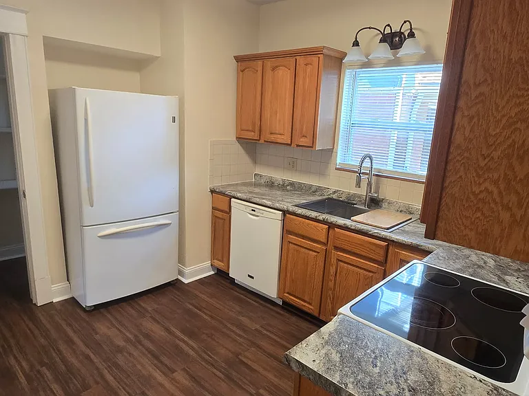 4007 Clark Ave — Photo 6
