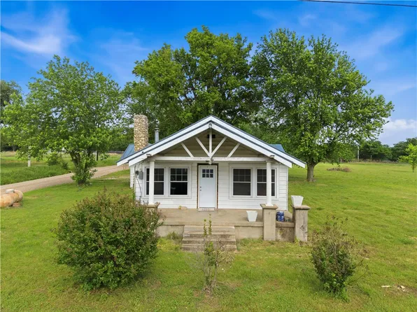 22389 North Rd, Summers, AR 72769