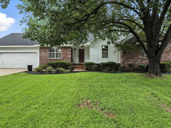 902 Foxwood Dr, Jacksonville, AR 72076