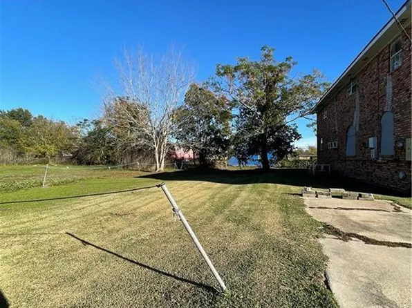 1911 Charbonnet St, New Orleans, LA 70117