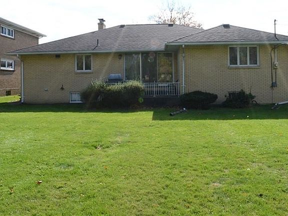 3rd image of 122 W Elmview Ave