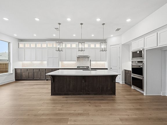 3rd image of 549 Lockhart St