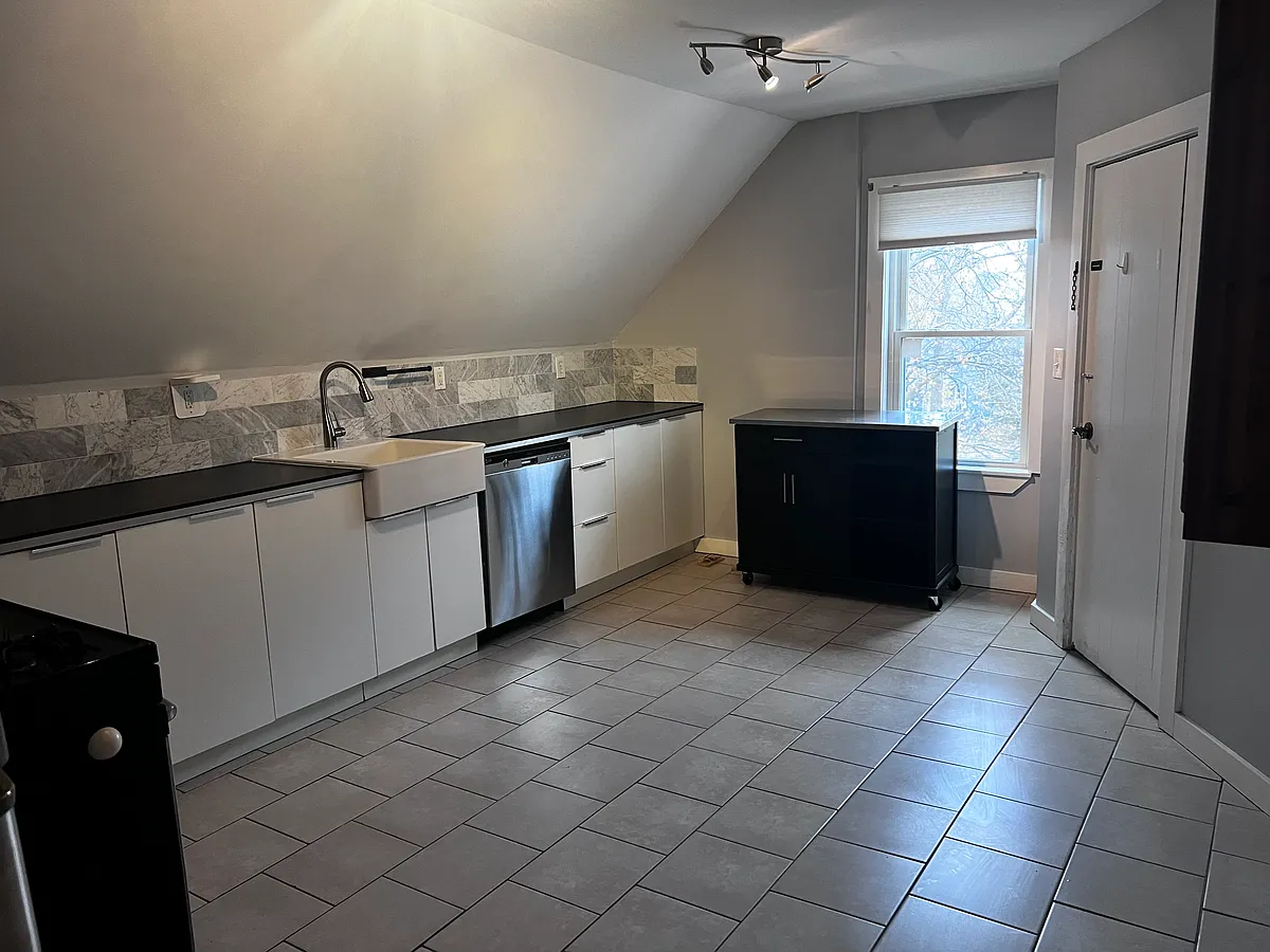 Building Photo - 34 8th St #3