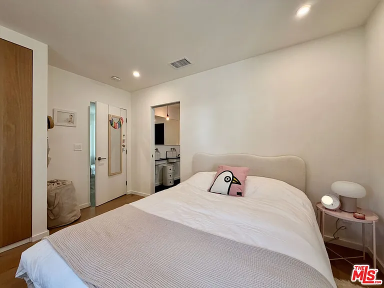 4355 Kenyon Ave — Photo 16