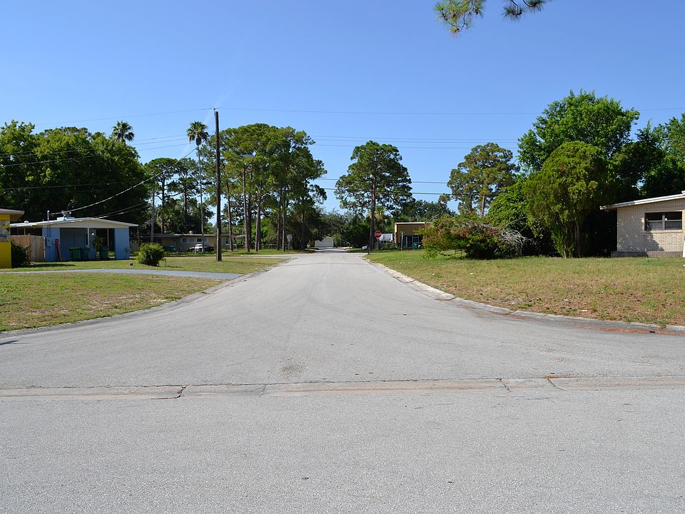 2nd image of 1101 Azalea Ln